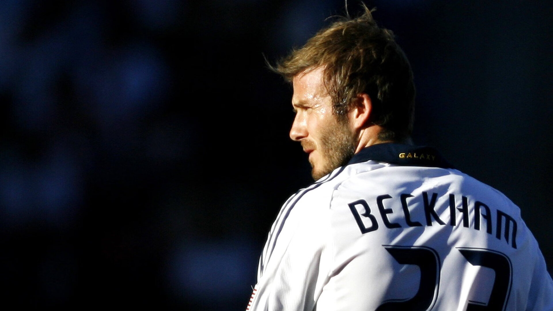 英超冠军争夺战激烈开启：桑德兰逼平，曼城完胜，利物浦、阿森纳稳步领跑，最新积分榜揭晓